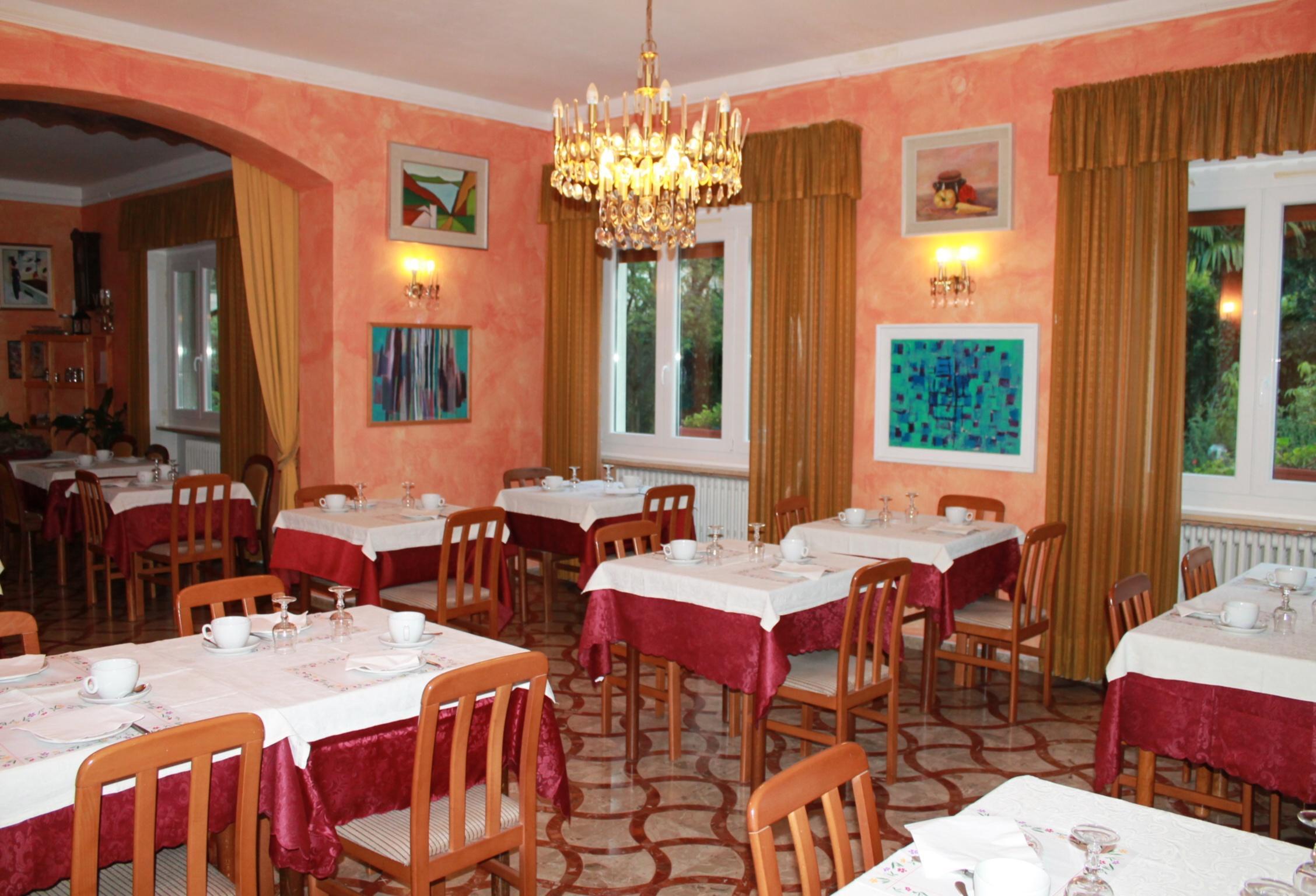 Albergo Paradiso Maccagno エクステリア 写真