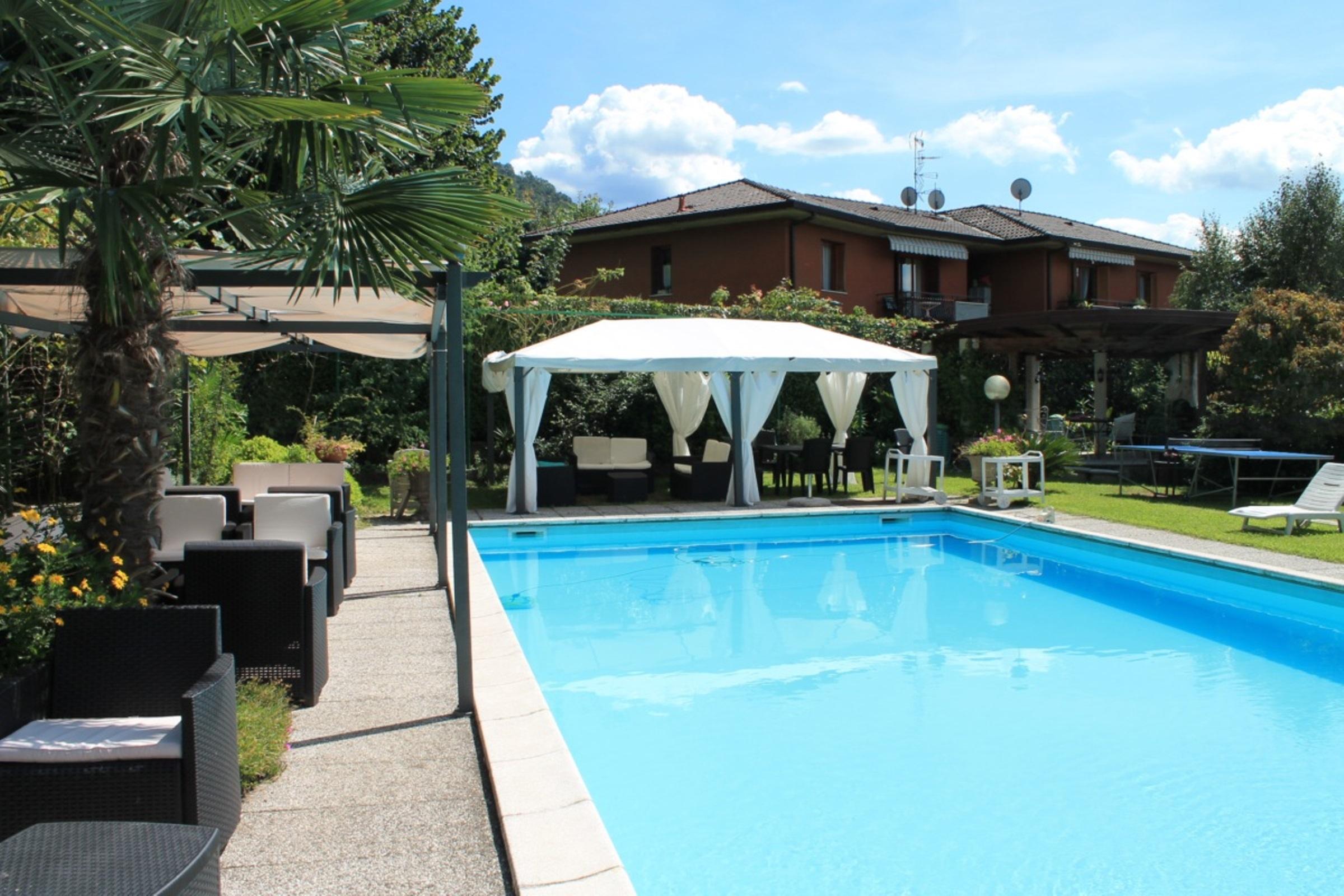 Albergo Paradiso Maccagno エクステリア 写真