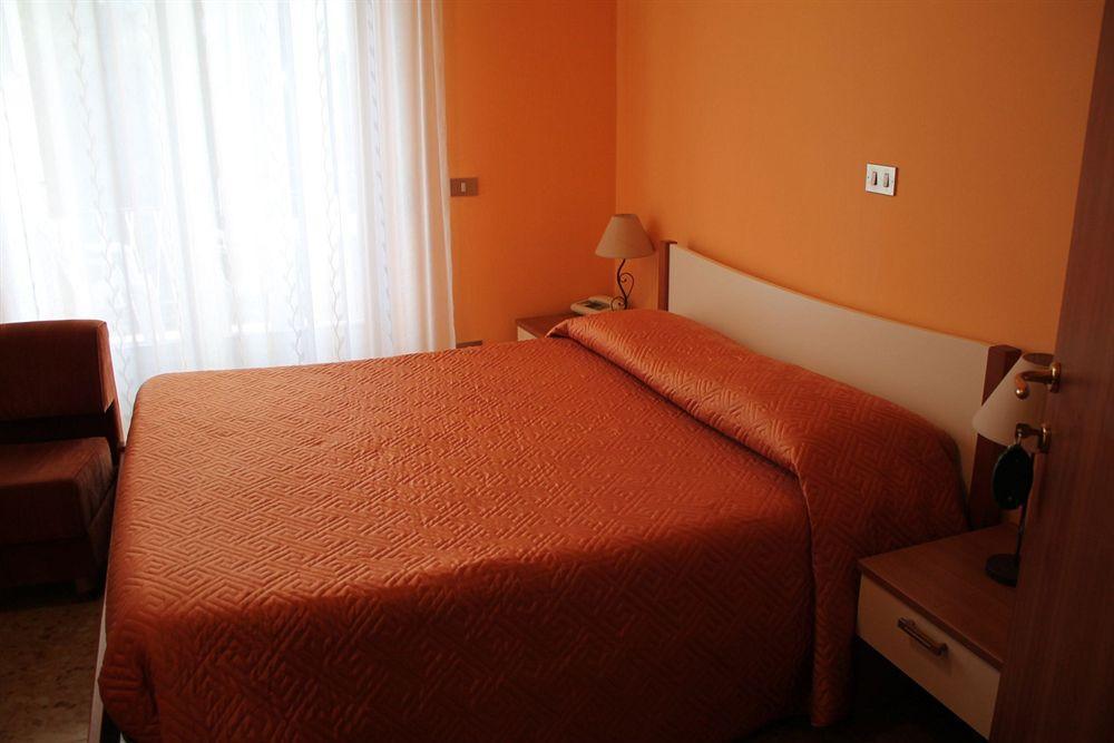 Albergo Paradiso Maccagno エクステリア 写真