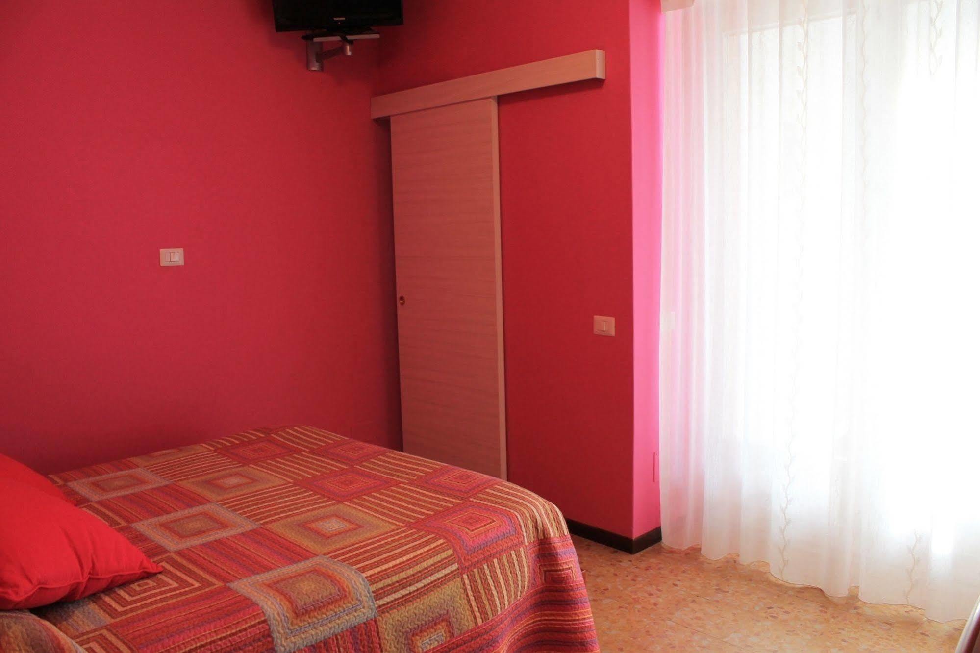 Albergo Paradiso Maccagno エクステリア 写真