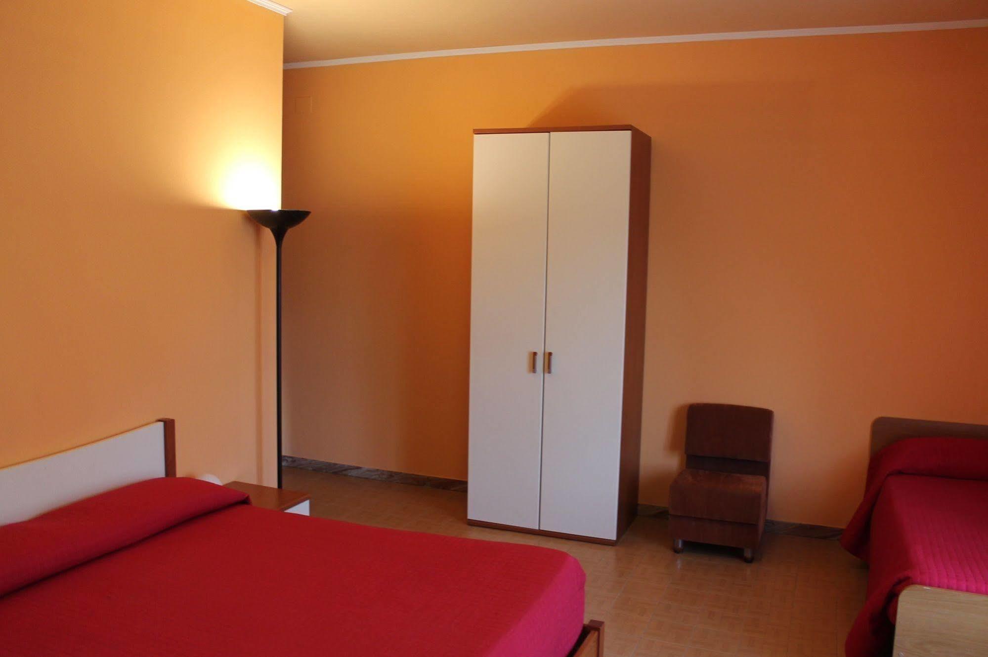 Albergo Paradiso Maccagno エクステリア 写真
