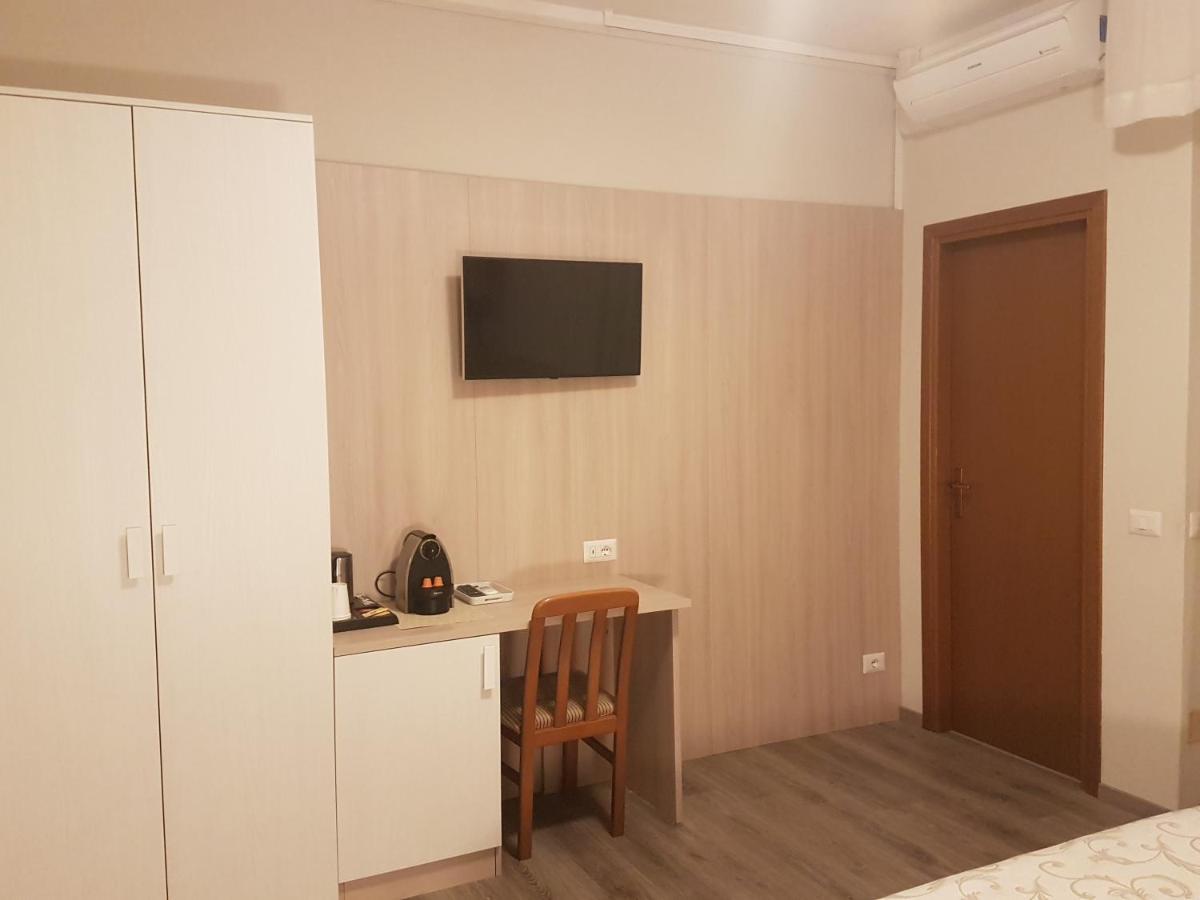 Albergo Paradiso Maccagno エクステリア 写真
