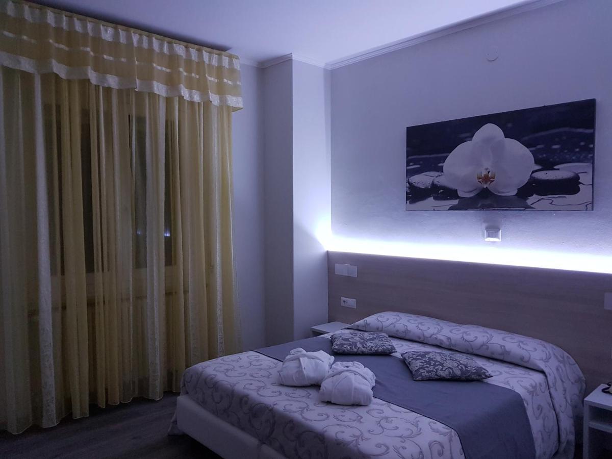 Albergo Paradiso Maccagno エクステリア 写真