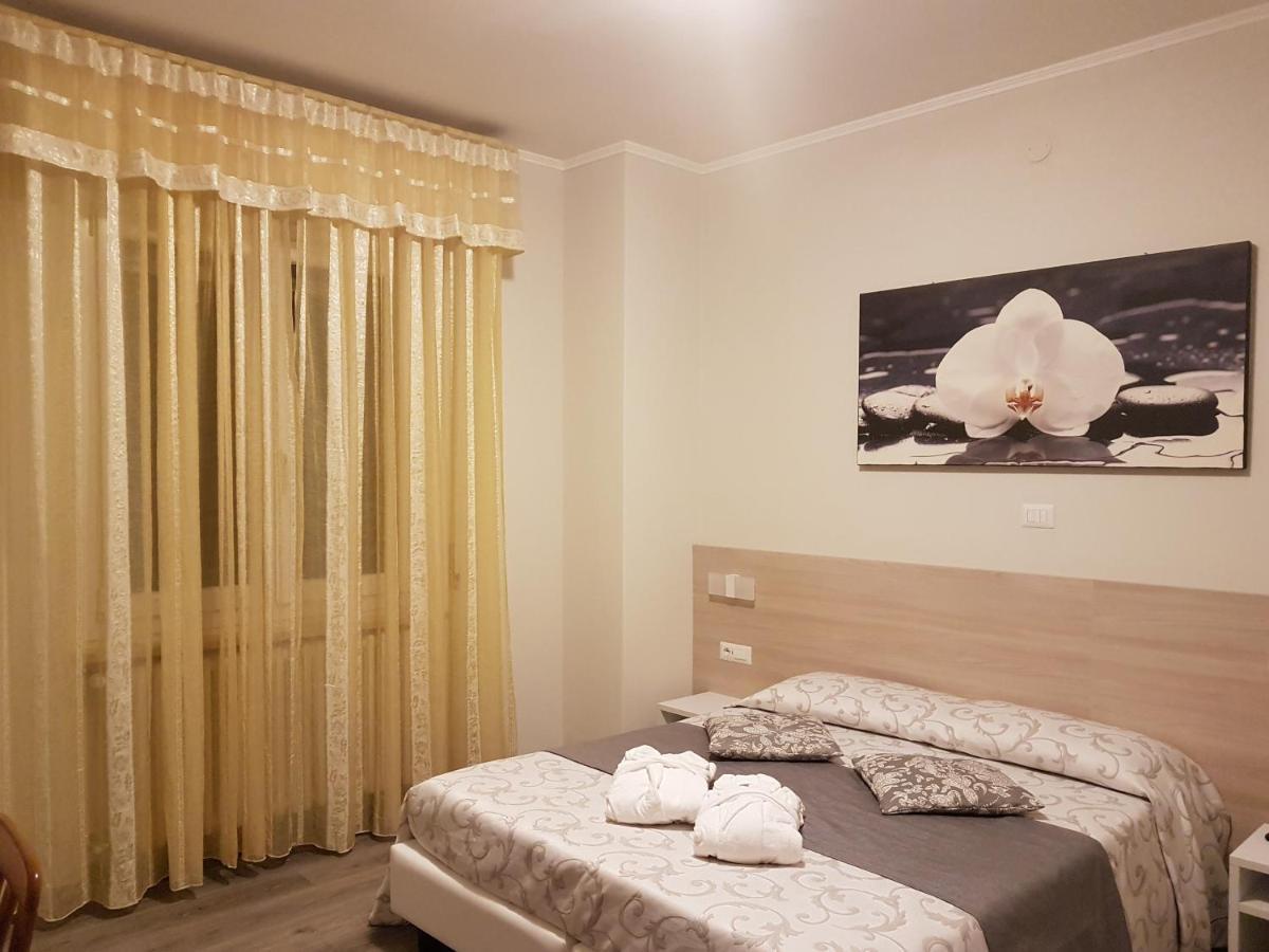Albergo Paradiso Maccagno エクステリア 写真
