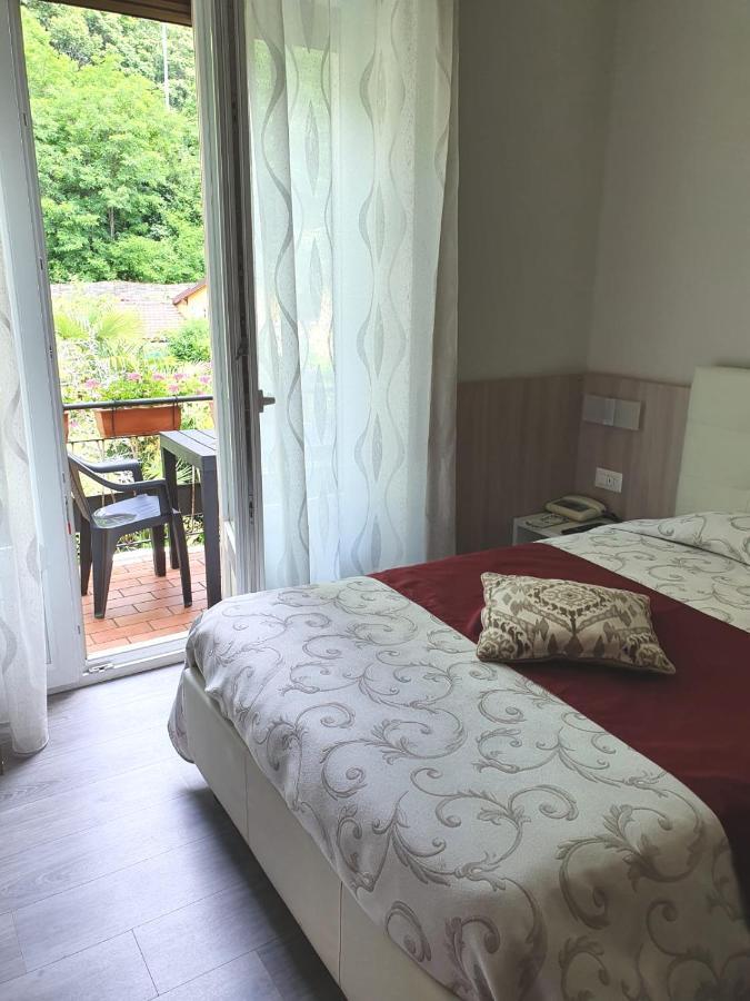 Albergo Paradiso Maccagno エクステリア 写真