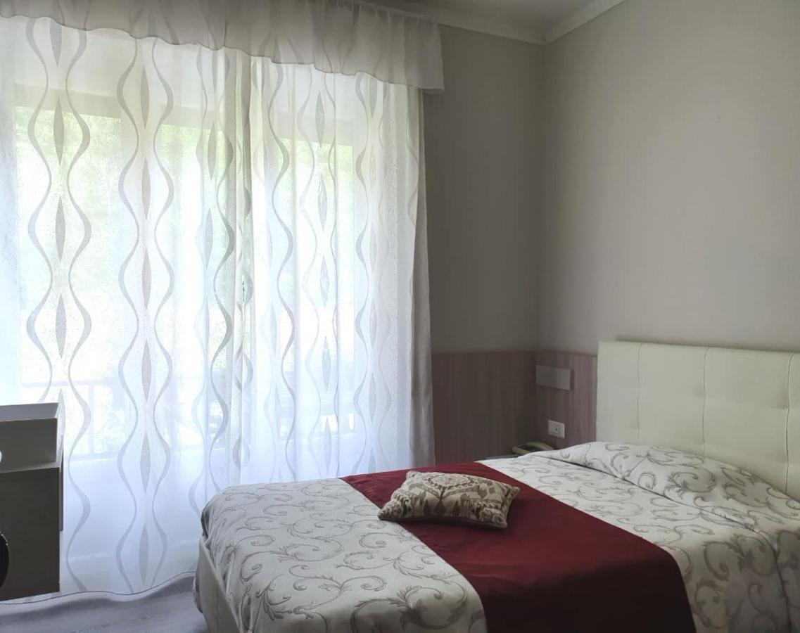 Albergo Paradiso Maccagno エクステリア 写真