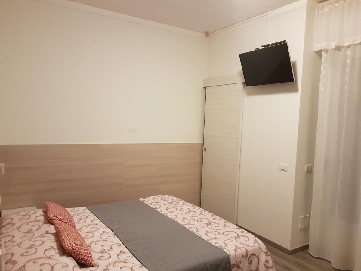 Albergo Paradiso Maccagno エクステリア 写真