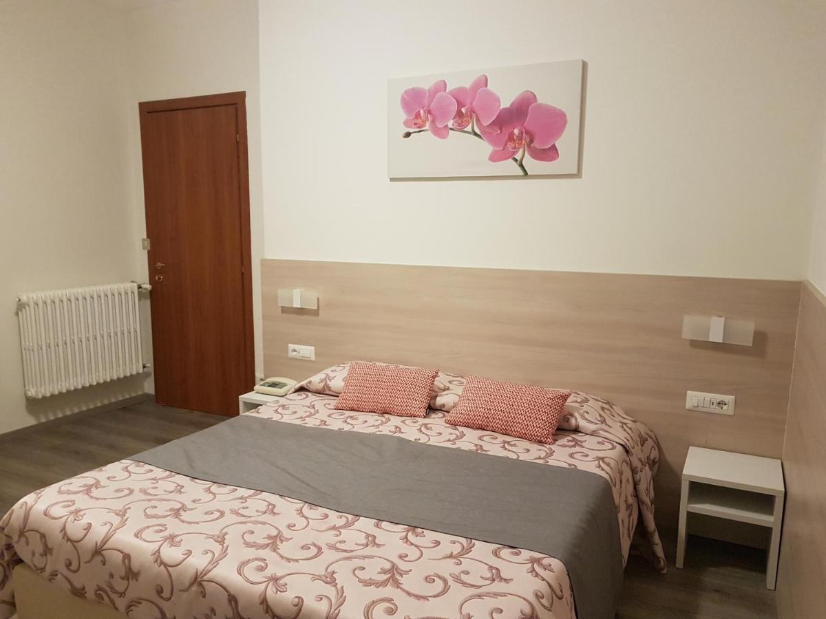 Albergo Paradiso Maccagno エクステリア 写真