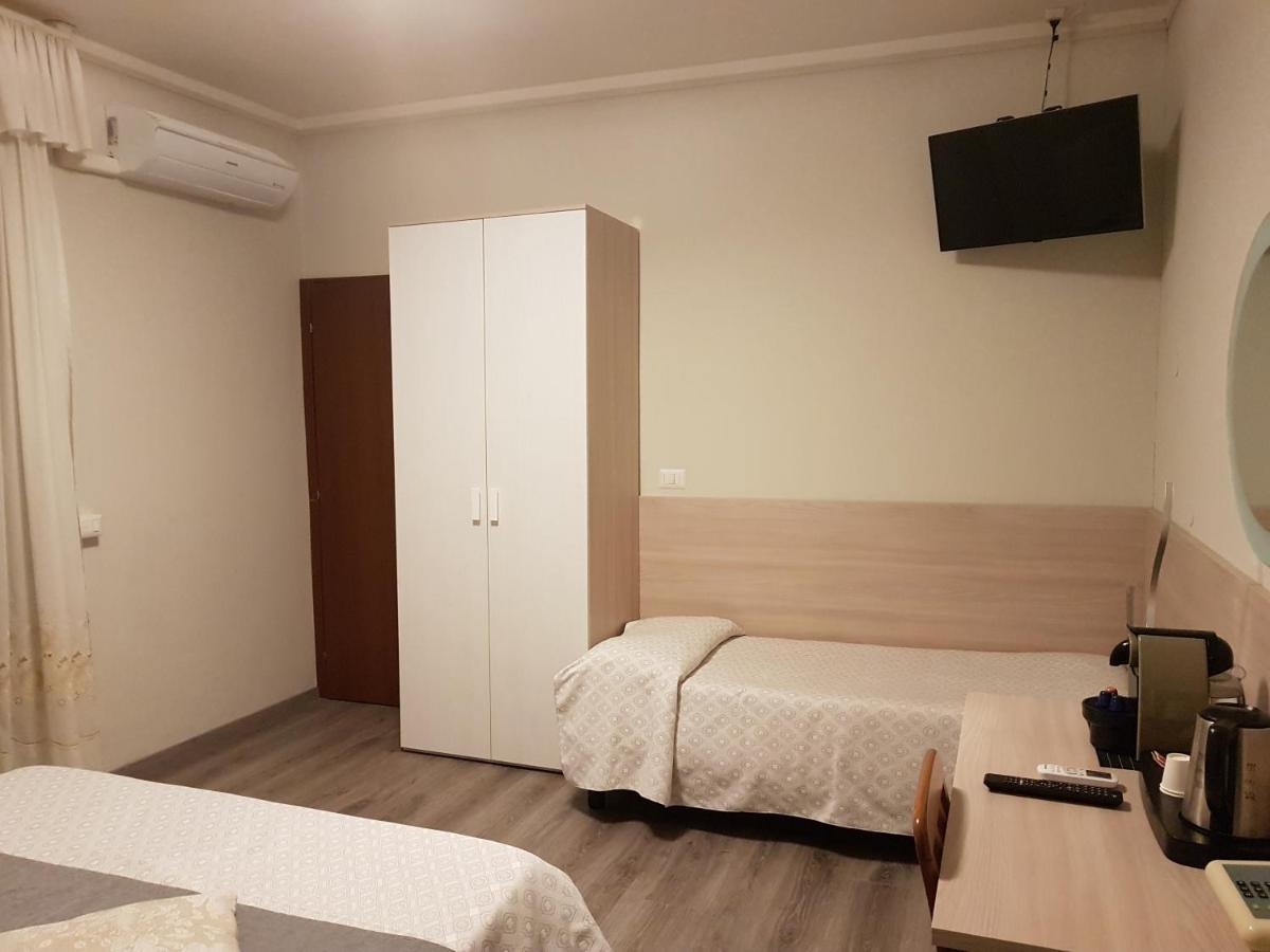 Albergo Paradiso Maccagno エクステリア 写真