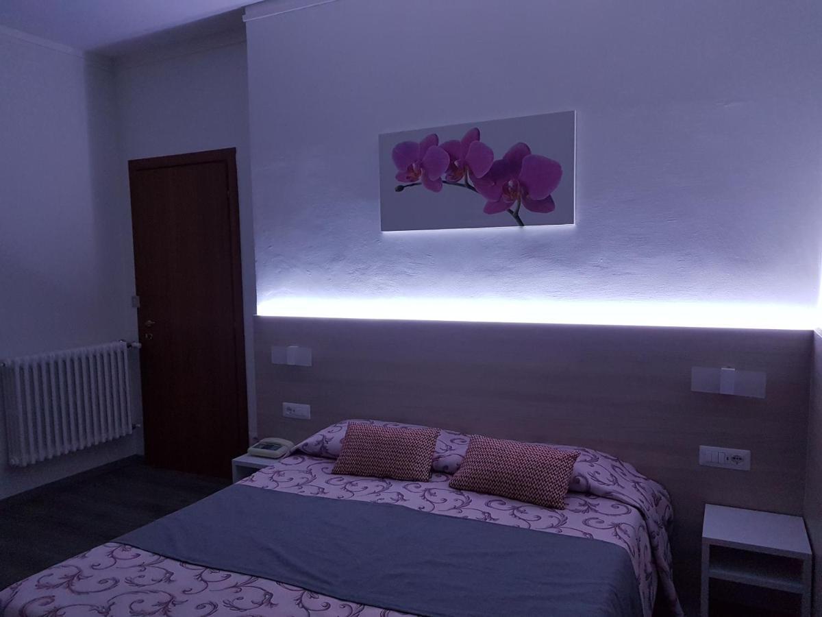 Albergo Paradiso Maccagno エクステリア 写真