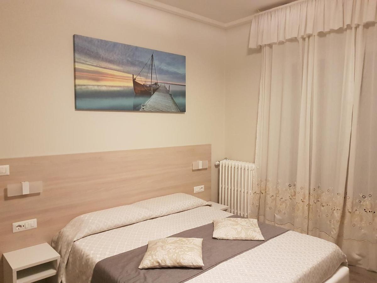 Albergo Paradiso Maccagno エクステリア 写真